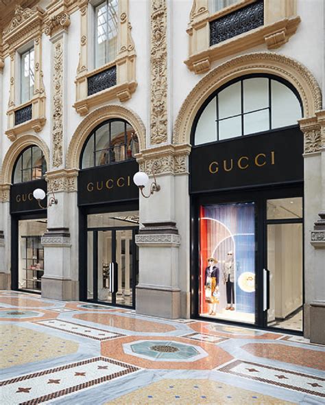 gucci milano negozio aeroporto|Gucci makeup milano.